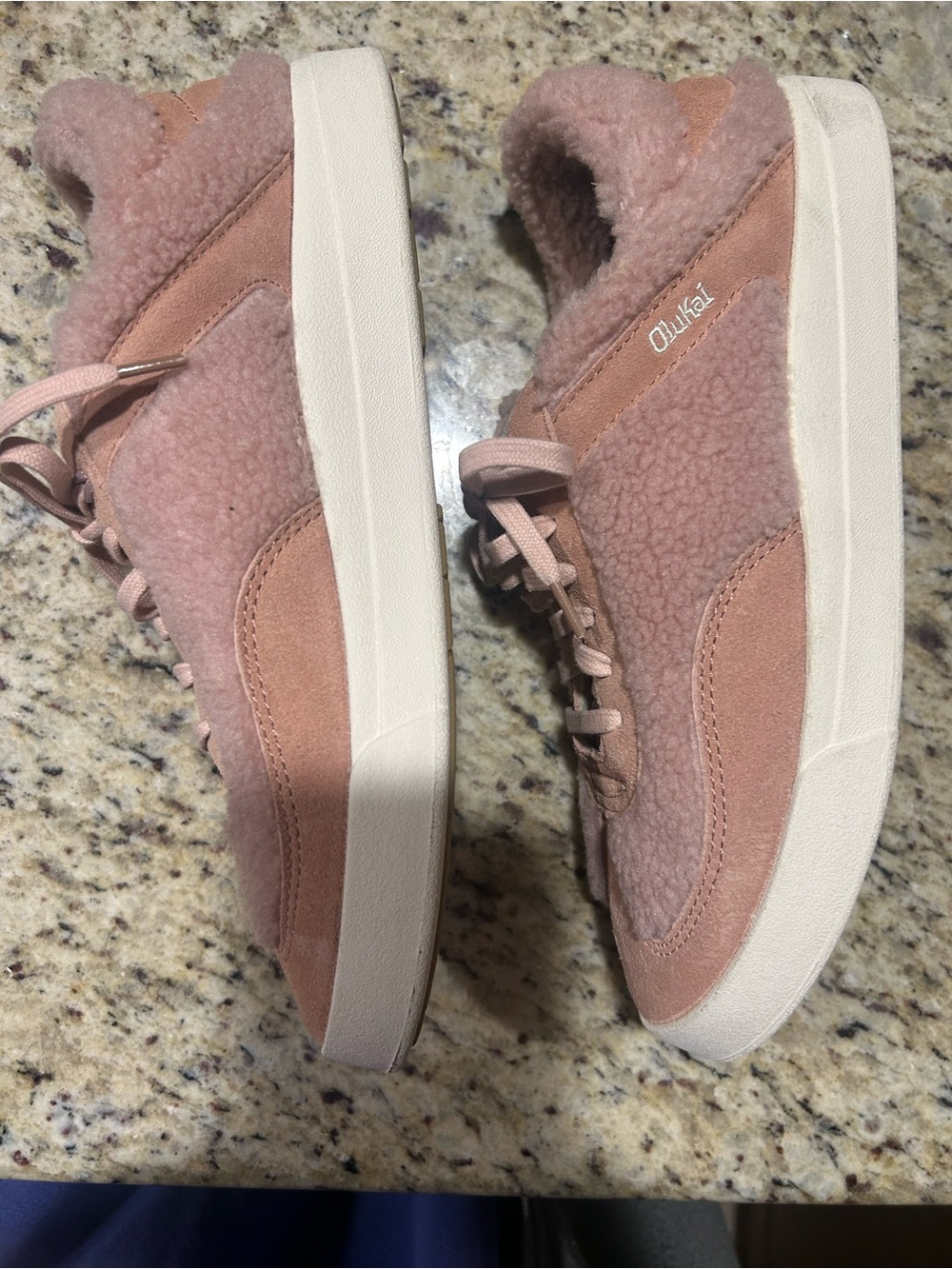 OluKai Kilea Heu retro sneakers in dusty pink Sherpa detail. NWOB Size 8 - Picture 4 of 12